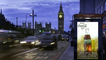 Le groupe d'affichage et de mobilier urbain JCDecaux a annoncé jeudi qu'il avait remporté le contrat des abribus publicitaires des transports urbains de Londres, qui débutera le 1er janvier 2016.