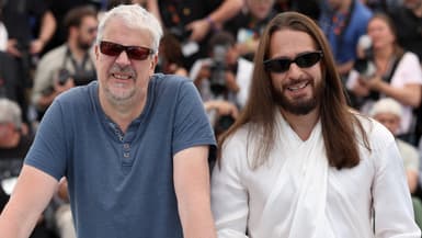 Le réalisateur Sylvain Chomet et le rappeur SCH au Festival de Cannes pour le film "Marcel et monsieur Pagnol", le 17 mai 2025.