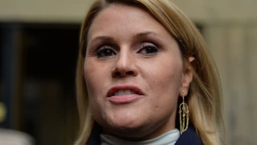 Geneviève Sabourin, condamnée pour avoir harcelé l'acteur Alec Baldwin, le 12 novembre 2013, devant le tribunal à New York.