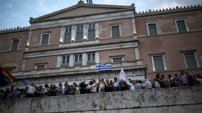 Manifestation devant le parlement grec, dimanche 21 juin à Athènes.