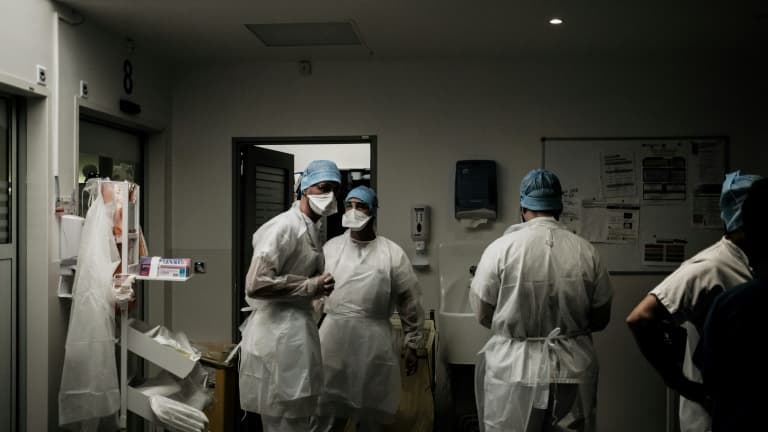 Infirmières et médecins de l'unité de soins intensifs contre le Covid de Lyon-Sud de l'hôpital de Pierre-Bénite le 8 septembre 2021