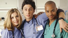 Sarah Chalke, Zach Braff et Donald Faison, les trois stars de la sitcom "Scrubs"