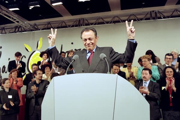 En défense. Malgré les intentions de vote qui stagnent, Michel Rocard relève son défi jusqu'au bout. Ici l'ex-Premier ministre en campagne à Paris, le 17 avril 1994. En défense. Malgré les intentions de vote qui stagnent, Michel Rocard relève son défi jusqu'au bout. Ici l'ex-Premier ministre en campagne à Paris, le 17 avril 1994.