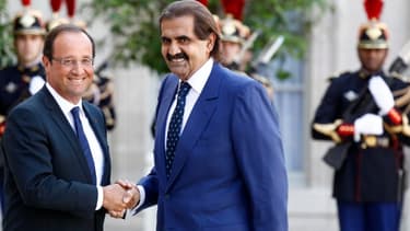 François Hollande en compagnie d'Hamed ben Khalifa al-Thani, l'émir du Qatar, en août 2012.