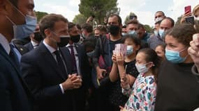 Emmanuel Macron dans un quartier sensible de Montpellier, le 19 avril 2021.
