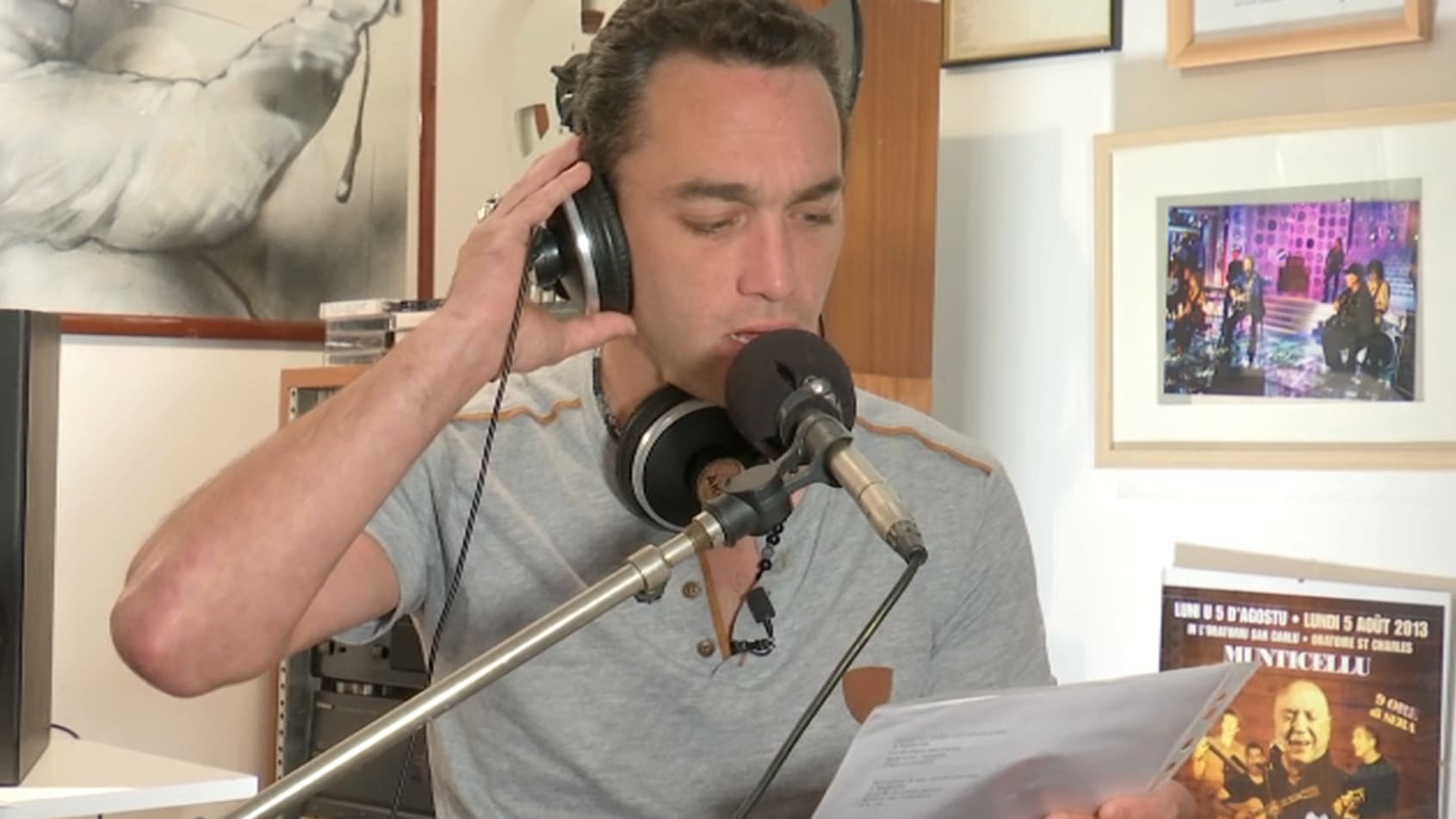Jean-Baptiste Guégan, sosie vocal de Johnny Hallyday Jean-Baptiste Guégan, sosie vocal de Johnny Hallyday