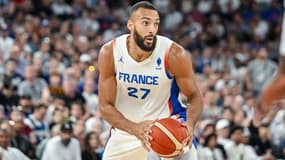 Rudy Gobert avec l'équipe de France de basket lors des JO 2024