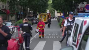 Les images d'une zone de sécurité dans le 20e arrondissement de Paris après qu'une voiture a foncé sur une terrasse, le 17 juillet 2024.