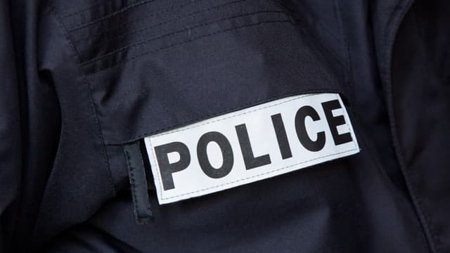 Un badge de la police sur une veste (illustration)