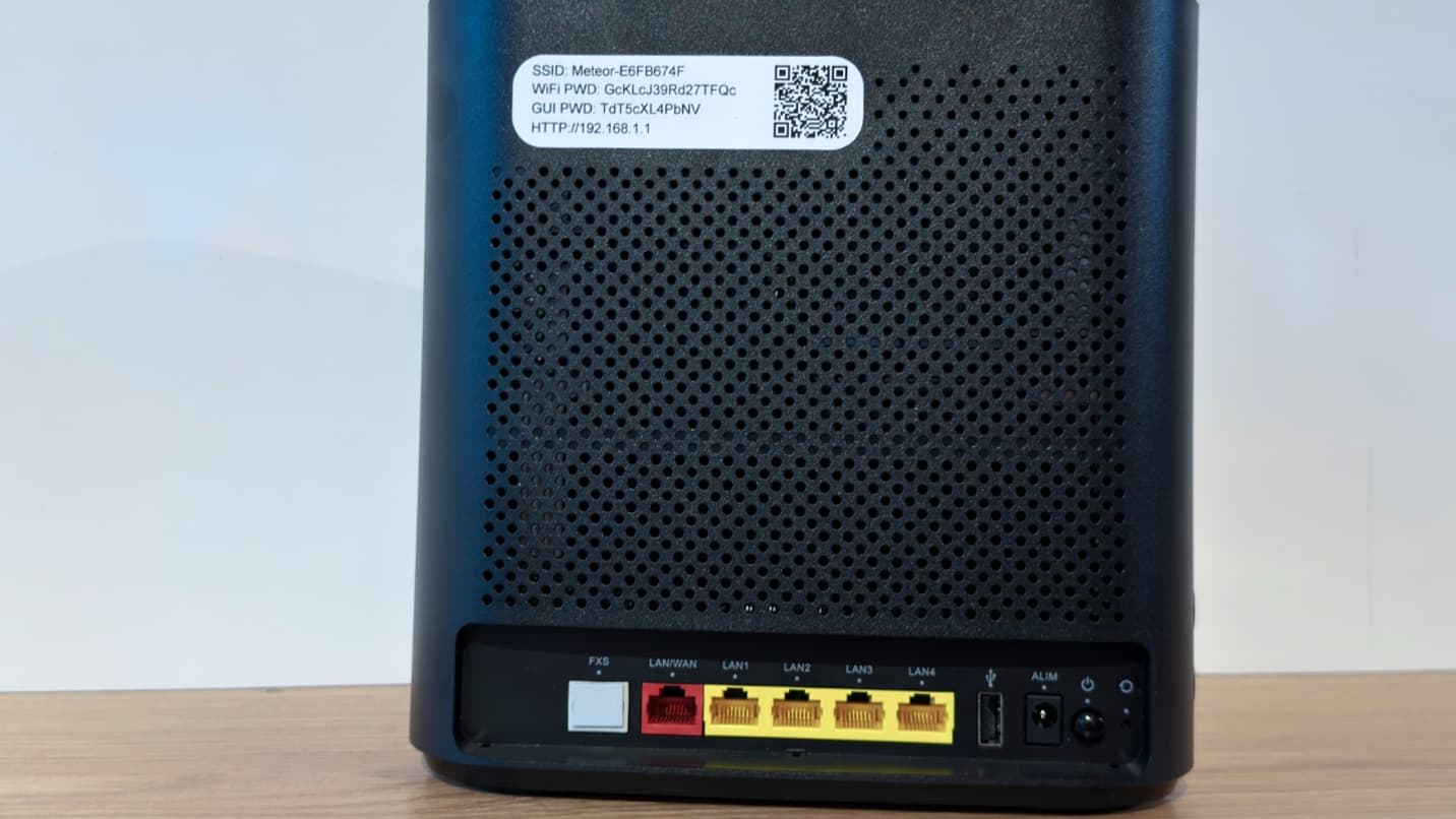 L'arrière de l'Extra Bbox, de Bouygue Telecom L'arrière de l'Extra Bbox, de Bouygue Telecom