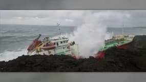 Un pétrolier s'est échoué au large de La Réunion lors du cyclone Batsirai, les marins ont pu être sauvés, le 4 février 2022