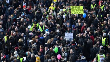 Des manifestants contre la réforme des retraites à Paris le 11 février 2023