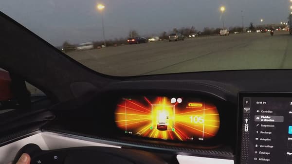 La Tesla Model S Plaid peut effectuer le 0 à 100 km/h en à peine 2,1 secondes, un record.