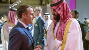 Emmanuel Macron et Mohammed ben Salmane s'entretiennent en tête-à-tête en marge du G20 à Buenos Aires, le 30 novembre 2018.
