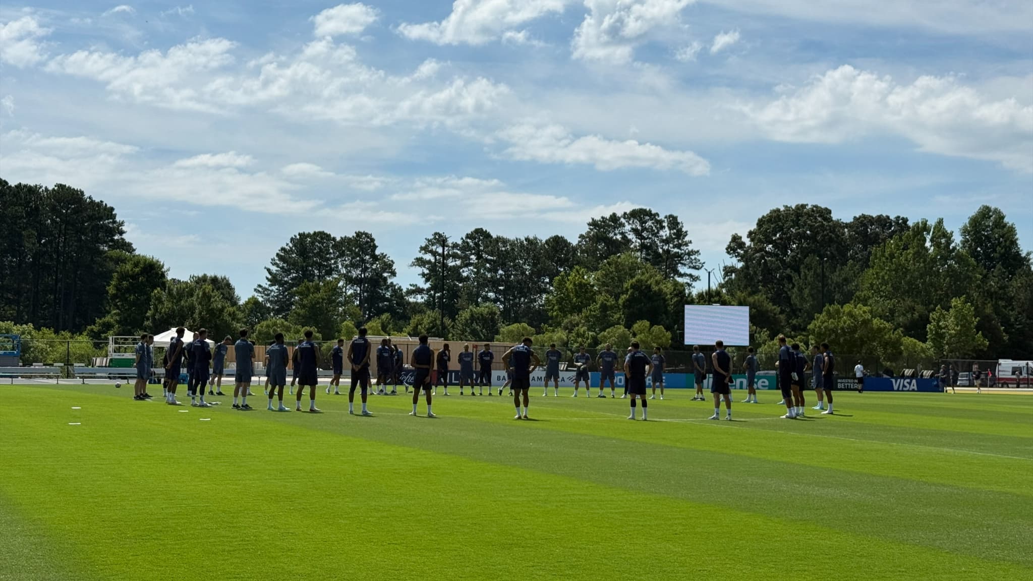 Les joueurs du PSG observent une minute de silence en mémoire de Diogo Jota le 3 juillet 2025 Les joueurs du PSG observent une minute de silence en mémoire de Diogo Jota le 3 juillet 2025