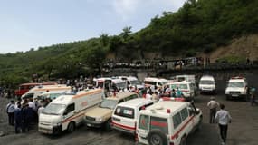 Des secouristes à la mine d'Azad Shahr, en Iran, le 3 mai 2017