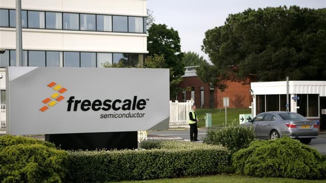 Environ 500 salariés de l'usine de semi-conducteurs Freescale de Toulouse, dont la production s'est arrêtée début août, ont décidé de contester leurs licenciements devant les prud'hommes, a annoncé la CGT du site. /Photo d'archives/REUTERS/Jean-Philippe A