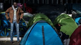 Dans le 19e arrondissement de Paris, le campement de migrants grossit depuis quelques jours.