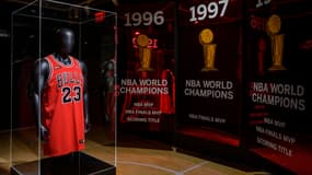 Le maillot de Michael Jordan vendu aux enchères pour un montant record