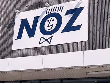 La devanture d'un magasin Noz (Illustration).