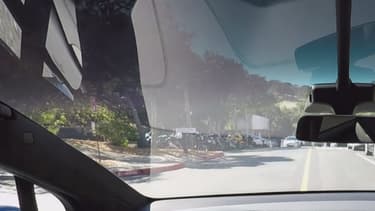 Une voiture qui se conduit toute seule, Tesla la commercialise déjà mais l'option sera activable quand ce sera autorisé.