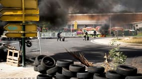 Blocage de routes en Guadeloupe pour protester contre l'obligation vaccinale