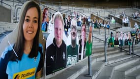 Des supporters représentés sur des figures en carton dans le stade du Borussia Mönchengladbach