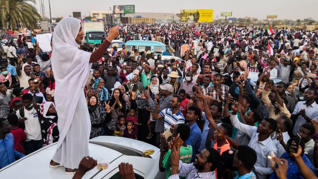 Ala’a Sala dans les rues de Khartoum