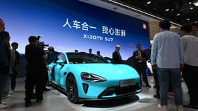 Une voiture électrique Xiaomi SU7 est présentée au salon de l'automobile de Pékin, le 25 avril 2024.