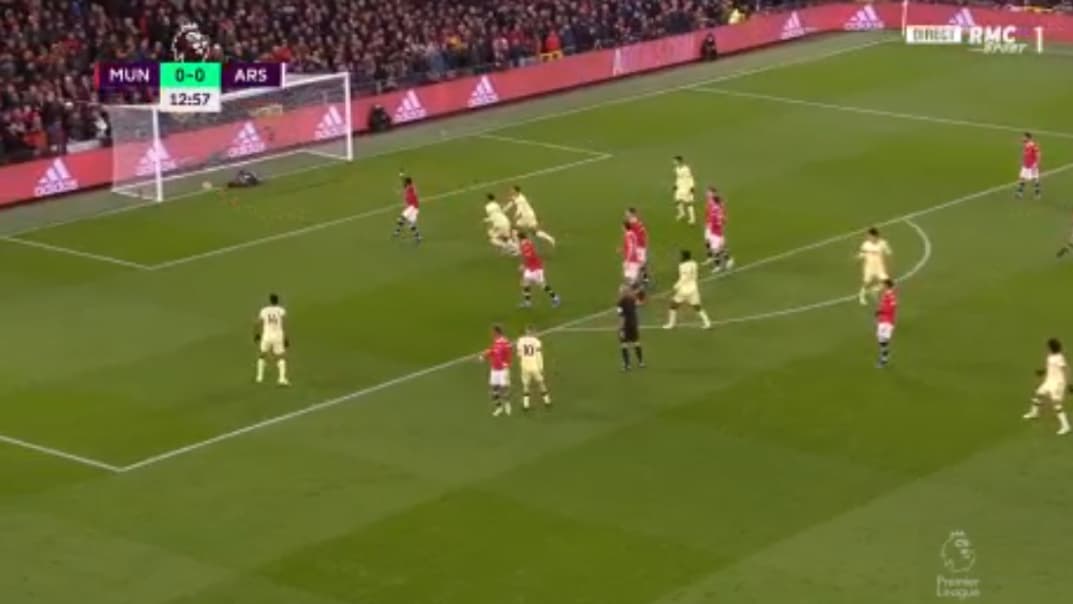 MU-Arsenal : la ballon franchit la ligne de but MU-Arsenal : la ballon franchit la ligne de but