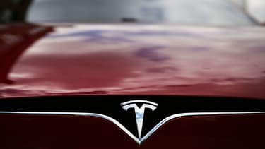 Retour dans un ouvrage de 160 pages et plus de 300 photos, en grande partie inédites signées Arnaud Taquet, sur l'histoire de la Model S et, en filigranes, de Tesla.