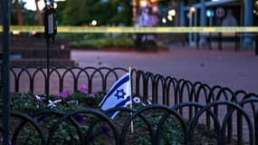 Un drapeau israélien sur les lieux de l'attaque qui s'est déroulée à Boulder, dans le Colorado, ce lundi 2 juin.