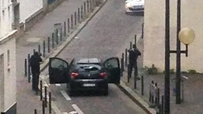 Le 7 janvier 2015, les frères Kouachi ont pénétré dans les locaux de Charlie Hebdo sans se voir opposer de résistance.