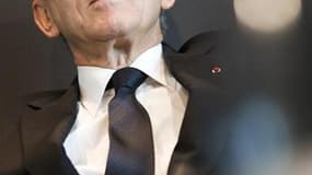 Le PDG du numéro un mondial du luxe LVMH, Bernard Arnault, se défend de tout interventionnisme politique dans la reprise d'un site de Lejaby et affirme qu'un de ses fournisseurs l'avait informé en premier des difficultés de l'entreprise, avant le présiden