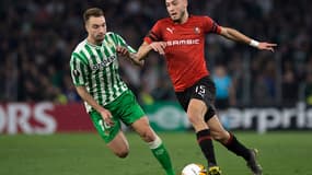 Ramy Bensebaini (à droite) lors de Betis Séville-Rennes
