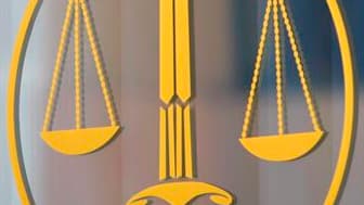 La cour d'appel de Grenoble a réduit de deux ans à deux mois la peine de prison avec sursis prononcée à l'encontre d'un policier