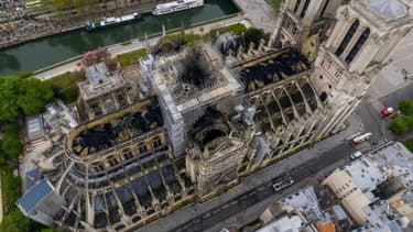 La cathédrale Notre-Dame de Paris vue du ciel, prise par un drone russe