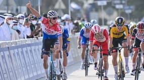 Mathieu van der Poel lors de sa victoire sur la 1ere étape du Tour des EAU 2021