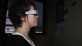 Quatre malvoyants testent actuellement les prototypes de lunettes à réalité augmentée.