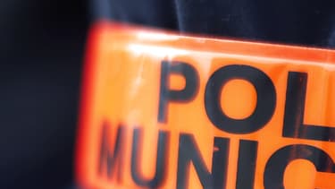 Photo du brassard d'un policier municipal à Nice, le 4 mars 2014.