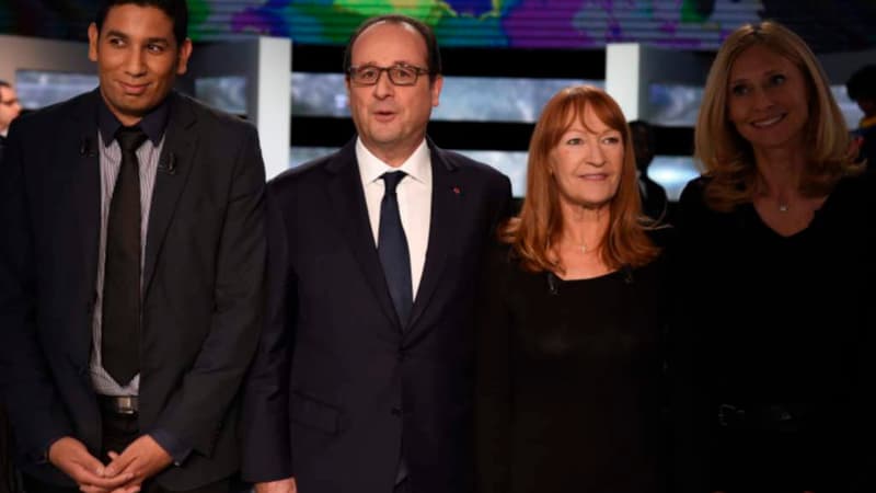 François Hollande avec les Français qui l'ont interrogé sur TF1. Joëlle Mediavilla est à la gauche du président, soit la deuxième personne en partant de la droite. 
