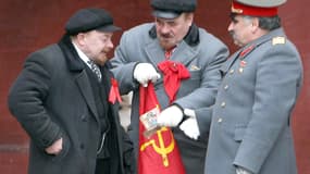 Trois sosies des leaders soviétiques sur la Place Rouge le 7 janvier 2009.