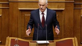 Le Premier ministre grec George Papandréou a appelé vendredi soir à la formation d'un gouvernement de coalition, lors de son allocution devant le parlement. Il a également jugé que la tenue d'élections serait une décision catastrophique et de nature à com