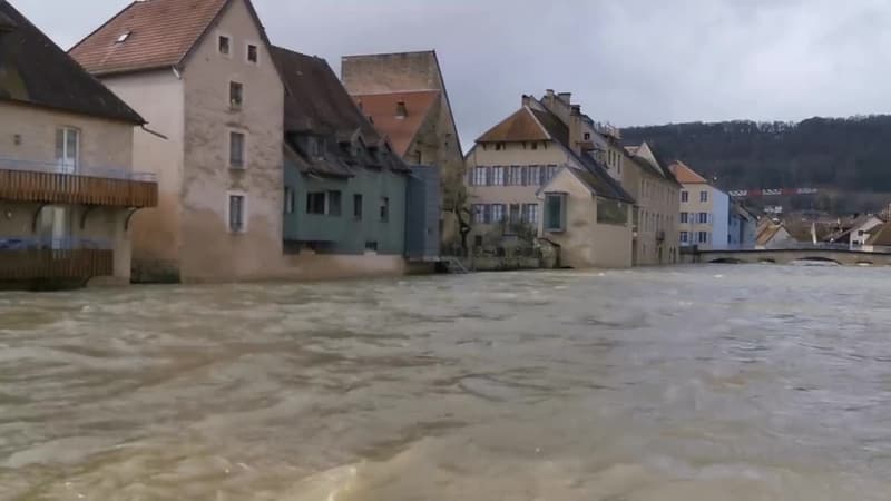 Inondations à Ornans, dans le Doubs  - Témoins BFMTV