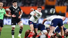 Le demi de mêlée Nolan Le Garrec lors du test-match de la France contre la Nouvelle-Zélande, le 5 juillet 2025