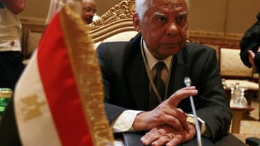Hazem el Beblaoui, nommé la veille Premier ministre égyptien par intérim, a dit vouloir s'atteler dès mercredi à la formation du gouvernement en consultant d'abord Mohamed ElBaradeï et Ziad Bahaa Eldin, chefs de file du courant libéral. /Photo prise le 7