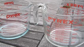 En France, les plats et ustensiles Pyrex sont fabriqués dans l'usine de La Maison Française du Verre, à Châteauroux.