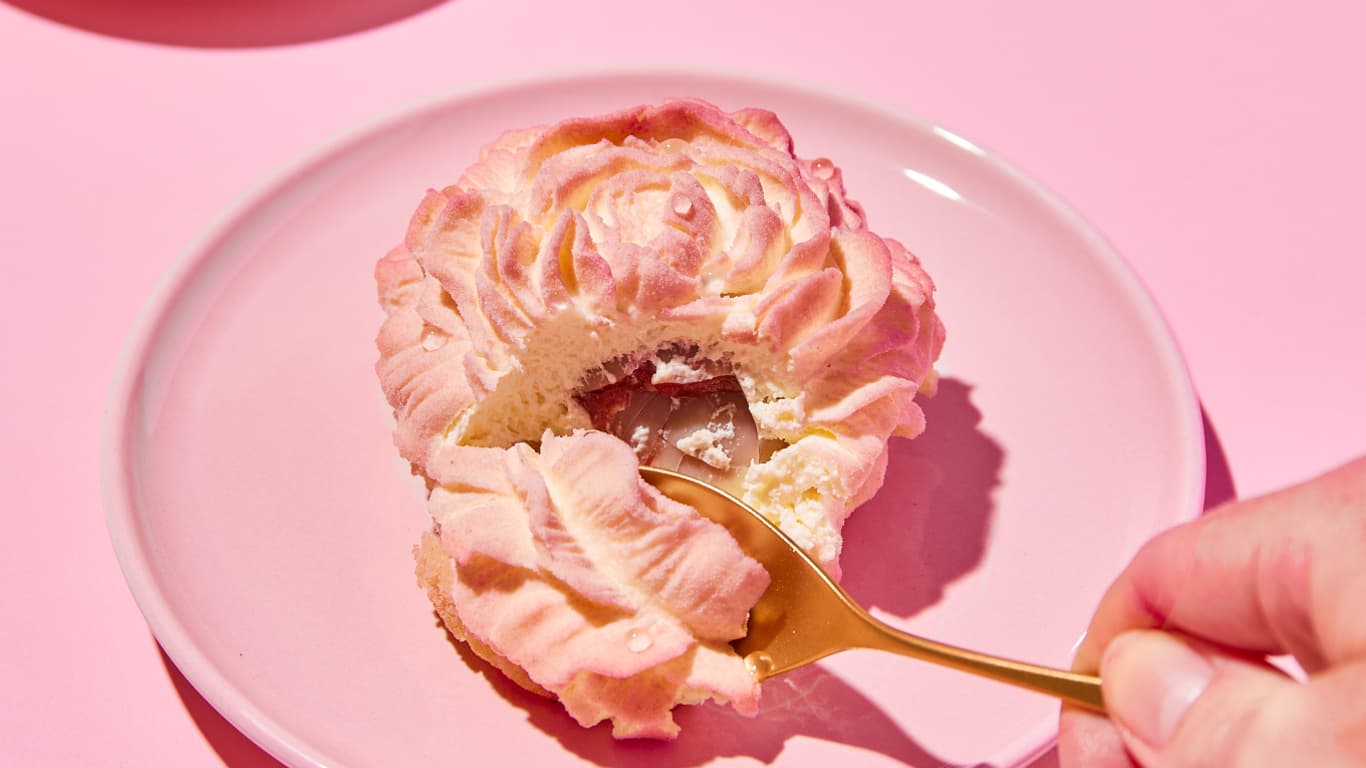 Les pâtisseries signées Nina Métayer au Café de la Rose par Lancôme 