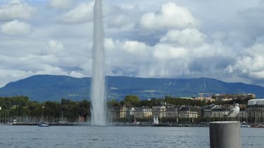 Les habitants de Genève, Lausanne, et Zurich peuvent se faire livrer des espèces chez eux.