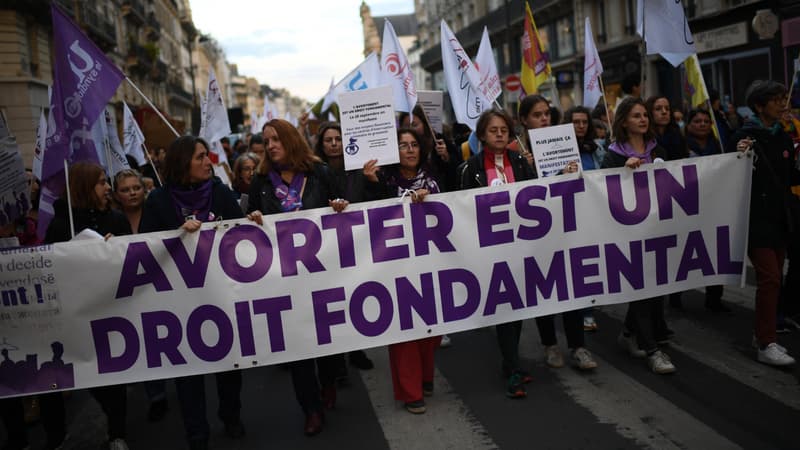 Une pancarte "avorter est un droit fondamental" à Paris le 28 septembre 2022